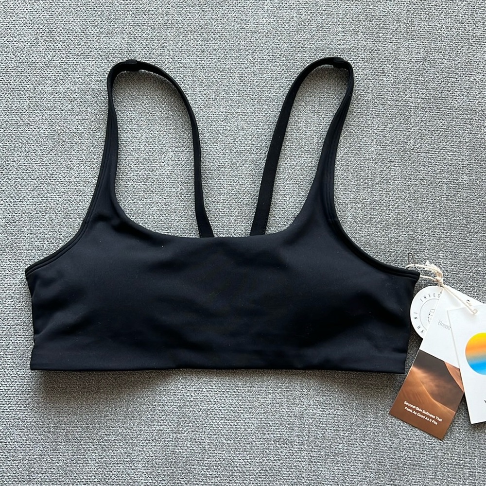 Black sports bra